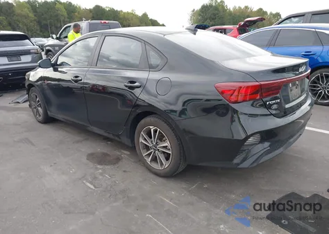 2023 Kia Forte Lxs z USA, uszkodzony, nr VIN 3KPF24AD8PE630752